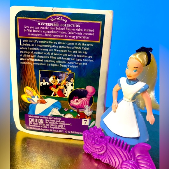 WALT DISNEY 1995 ALICE IN WONDERLAND MCDONALD’S VHS MINI CASE & FIGURINE & COMB - Picture 2 of 9